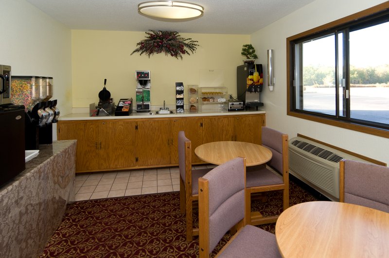 Econo Lodge - Brainerd, MN