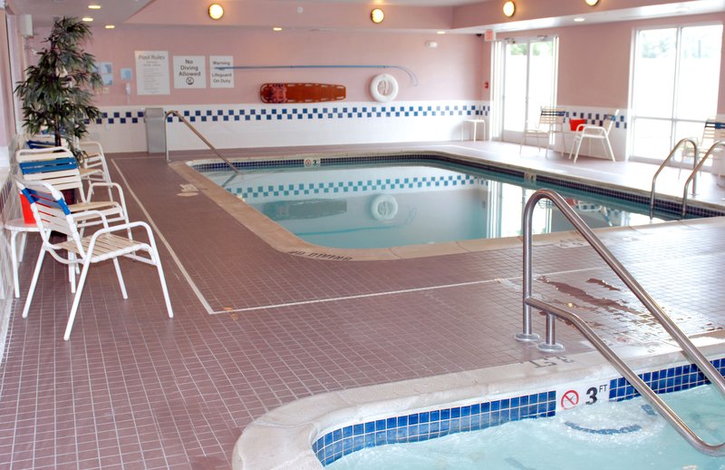Holiday Inn Express-Lapeer - Clifford, MI