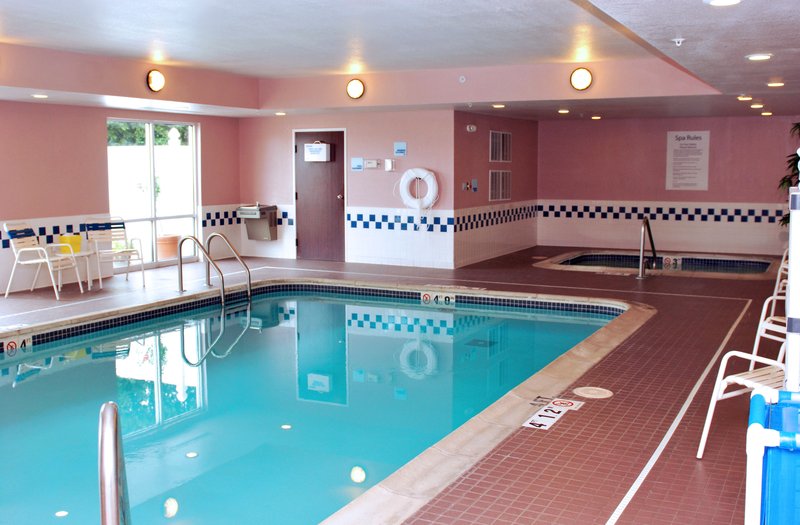 Holiday Inn Express-Lapeer - Clifford, MI