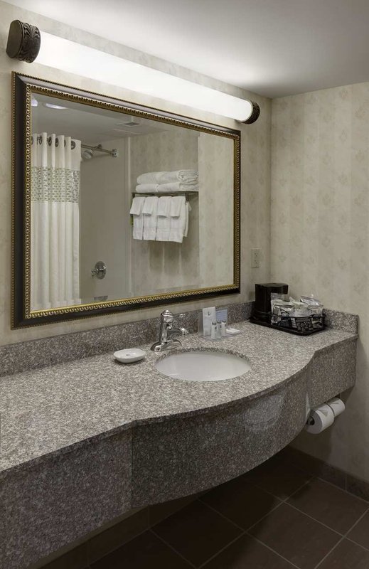 Hampton Inn & Suites Cleveland-Beachwood - Beachwood, OH