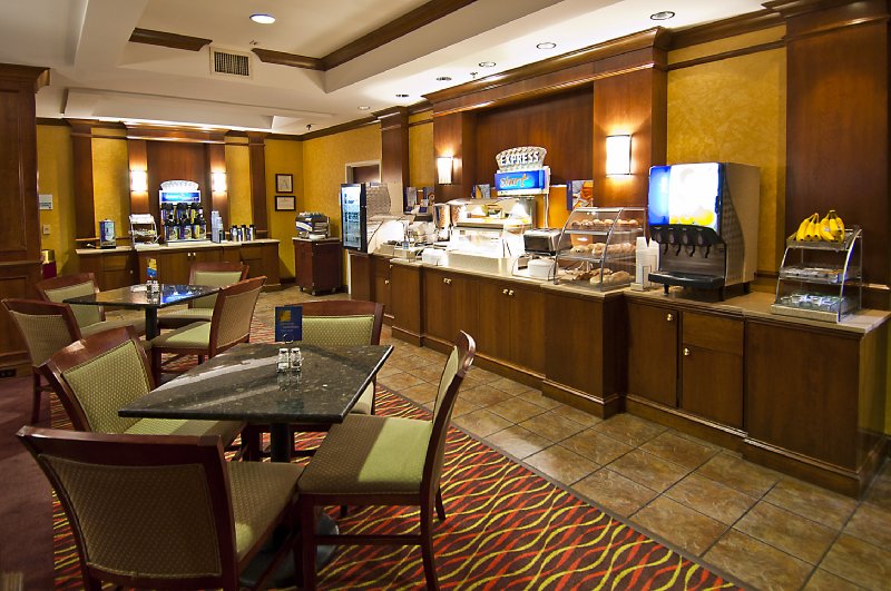 Holiday Inn Express & Suites TUPELO - Tupelo, MS