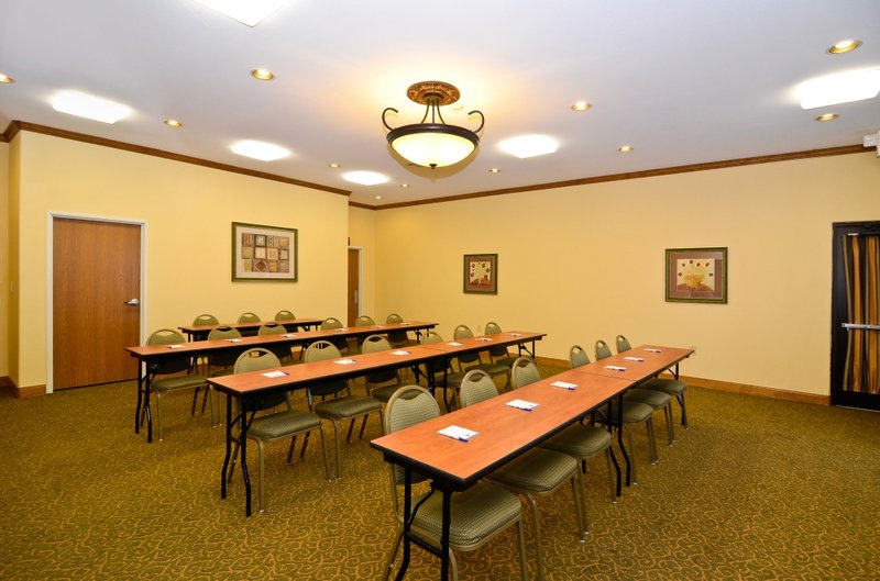 BEST WESTERN PLUS Schulenburg Inn & Suites - Schulenburg, TX