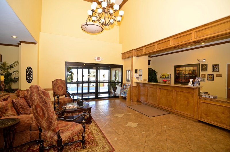 BEST WESTERN PLUS Schulenburg Inn & Suites - Schulenburg, TX