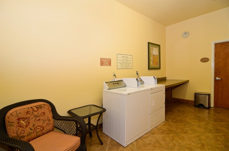 BEST WESTERN PLUS Schulenburg Inn & Suites - Schulenburg, TX