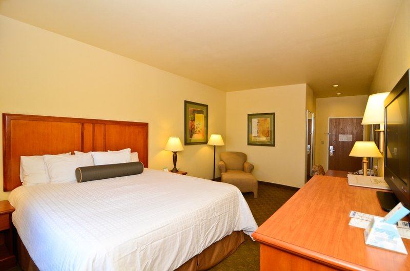 BEST WESTERN PLUS Schulenburg Inn & Suites - Schulenburg, TX