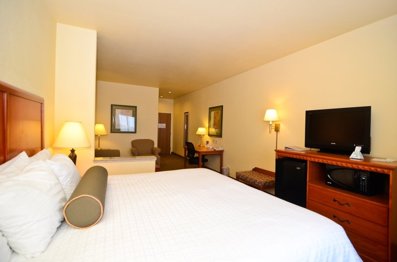 BEST WESTERN PLUS Schulenburg Inn & Suites - Schulenburg, TX