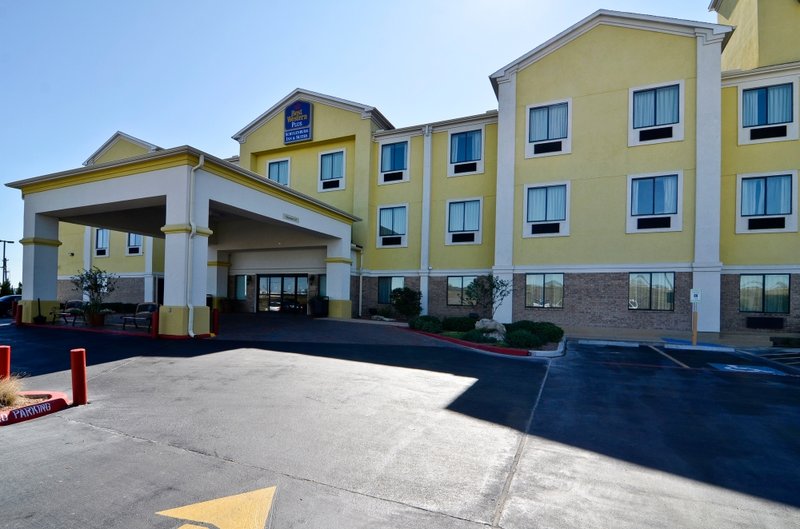 BEST WESTERN PLUS Schulenburg Inn & Suites - Schulenburg, TX