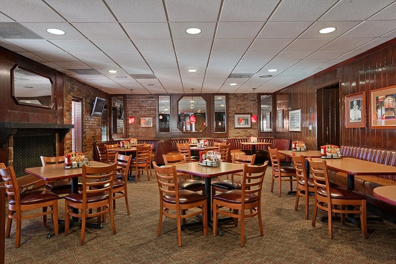 BEST WESTERN PLUS Carriage Inn - Van Nuys, CA