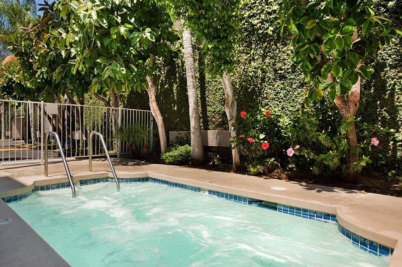 BEST WESTERN PLUS Carriage Inn - Van Nuys, CA