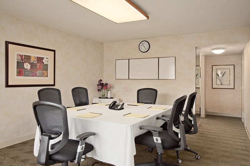 BEST WESTERN PLUS Carriage Inn - Van Nuys, CA