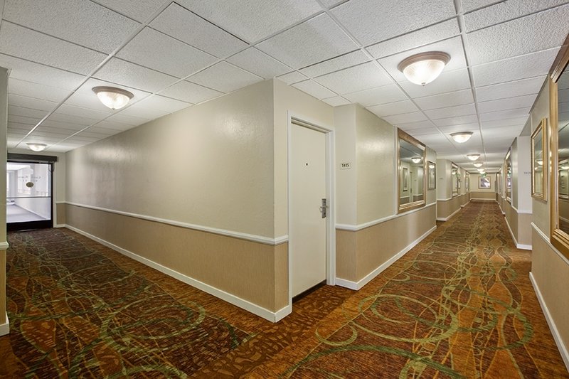BEST WESTERN PLUS Carriage Inn - Van Nuys, CA