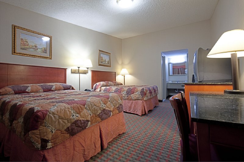 AMERICAS BEST VALUE INN - Smithtown, NY