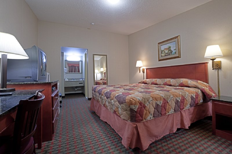 AMERICAS BEST VALUE INN - Smithtown, NY