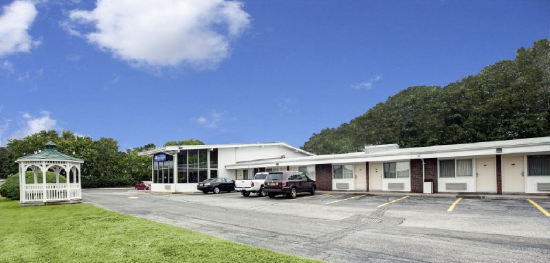 AMERICAS BEST VALUE INN - Smithtown, NY