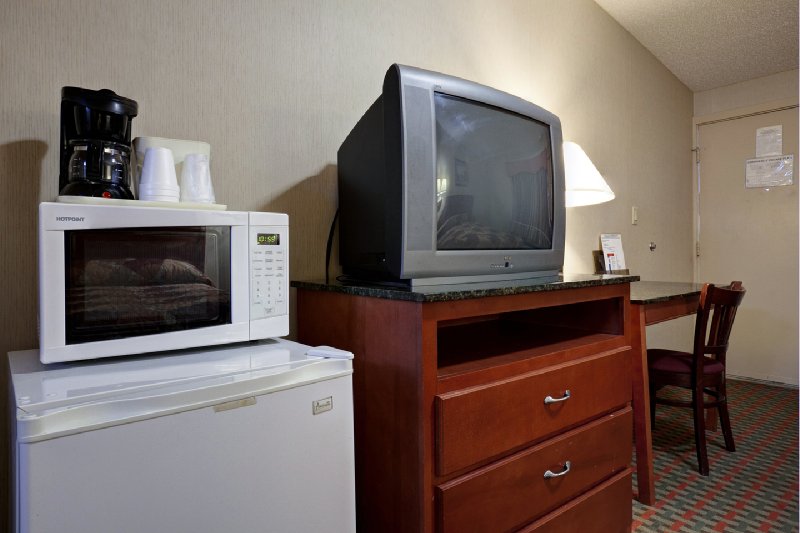 AMERICAS BEST VALUE INN - Smithtown, NY