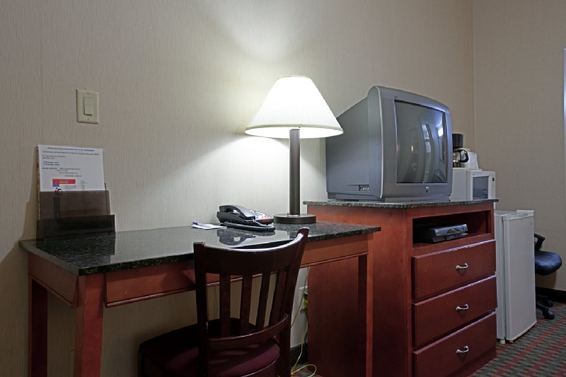AMERICAS BEST VALUE INN - Smithtown, NY