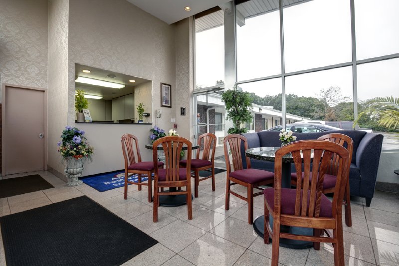 AMERICAS BEST VALUE INN - Smithtown, NY