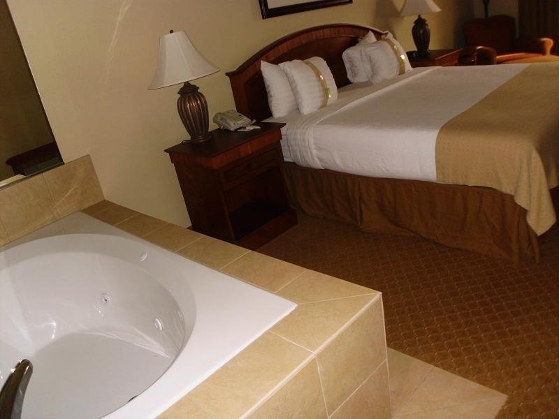 Holiday Inn Express JOLIET-PLAINFIELD I-55 NORTH - Joliet, IL