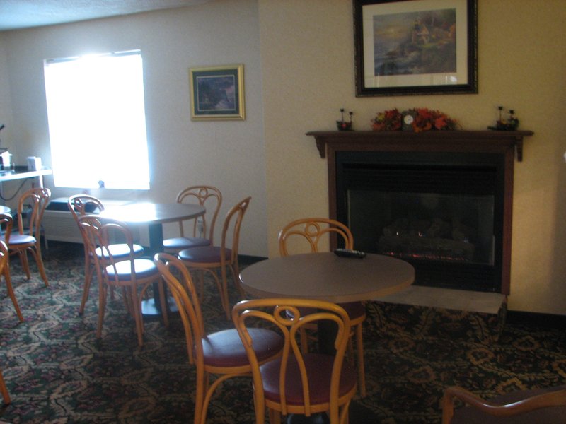 Charlevoix Inn & Suites - Charlevoix, MI