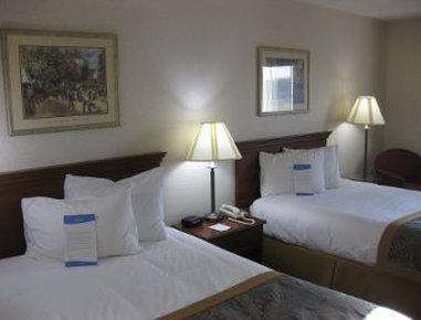 Baymont Inn & Suites Dowagiac - Howell, MI