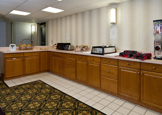Rodeway Inn - Commack, NY