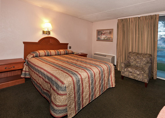 Rodeway Inn - Commack, NY