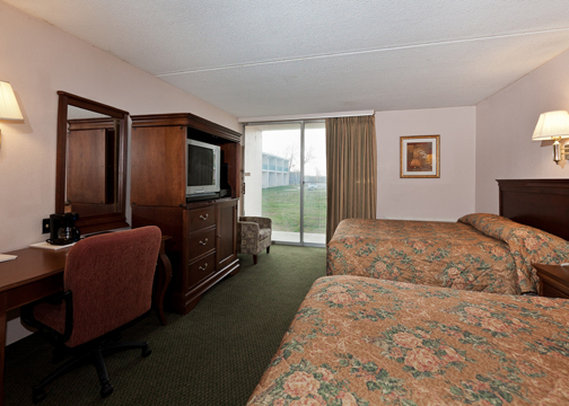 Rodeway Inn - Commack, NY