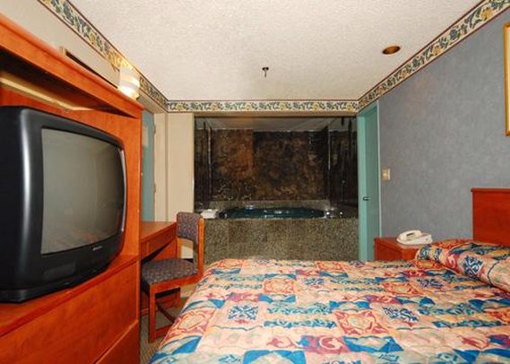 Econo Lodge - South Ozone Park, NY