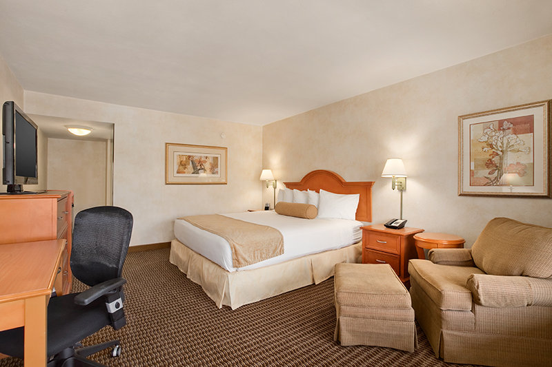 BEST WESTERN PLUS Carriage Inn - Van Nuys, CA