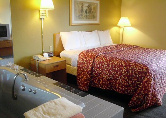 Econo Lodge - River Falls, WI