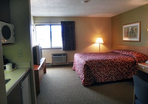 Econo Lodge - River Falls, WI