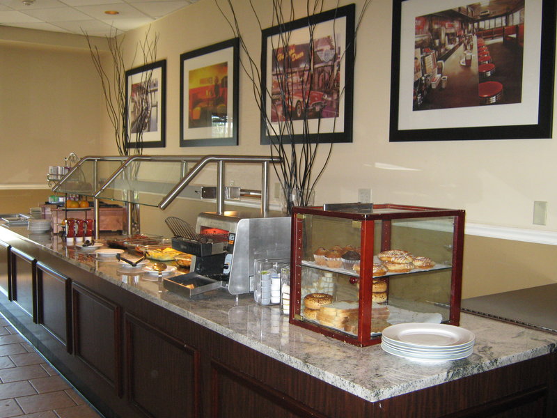 Holiday Inn Danbury-Bethel @ I-84 - Danbury, CT