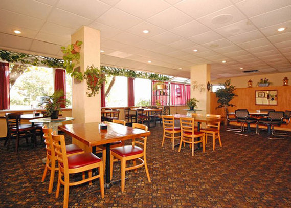 Rodeway Inn & Conference Center - Sioux City, IA