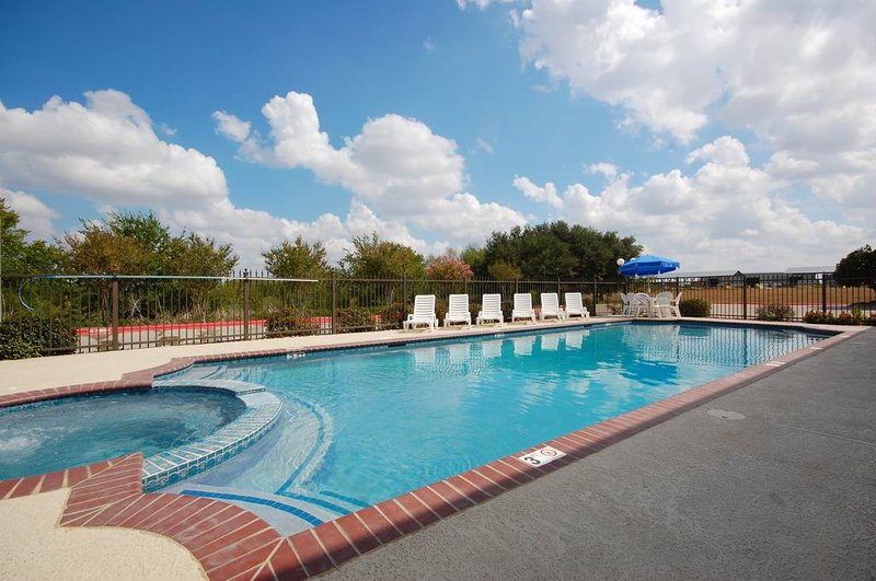 BEST WESTERN Inn Of Brenham - Brenham, TX