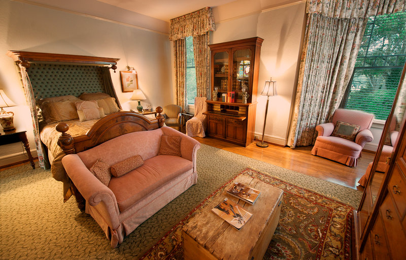 The victoria - Anniston, AL