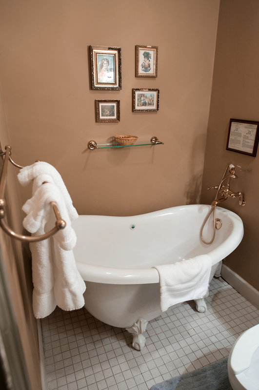 The victoria - Anniston, AL