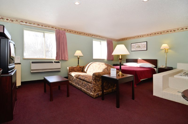 Americas Best Value Inn - Whitewater, WI