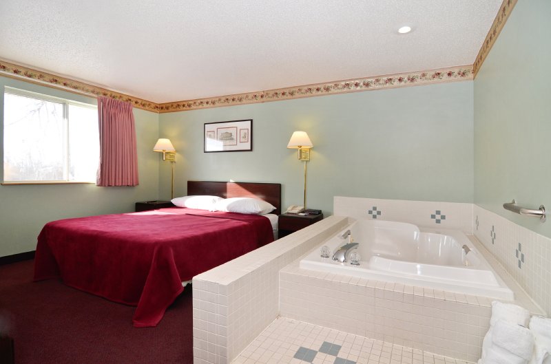 Americas Best Value Inn - Whitewater, WI