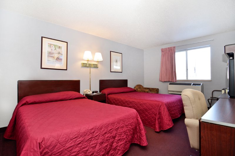 Americas Best Value Inn - Whitewater, WI