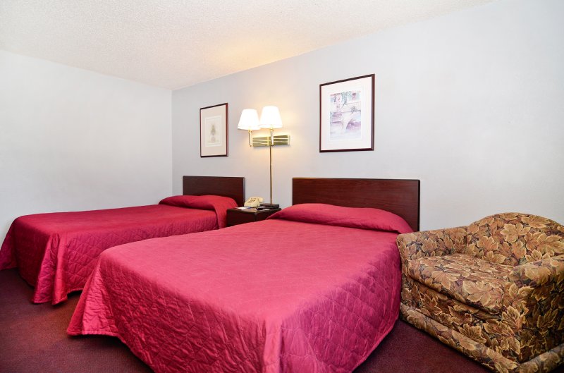 Americas Best Value Inn - Whitewater, WI