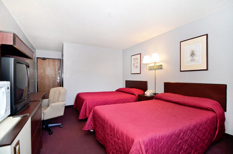 Americas Best Value Inn - Whitewater, WI
