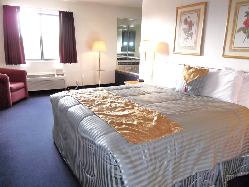 Country Hearth Inn - Fulton, MO