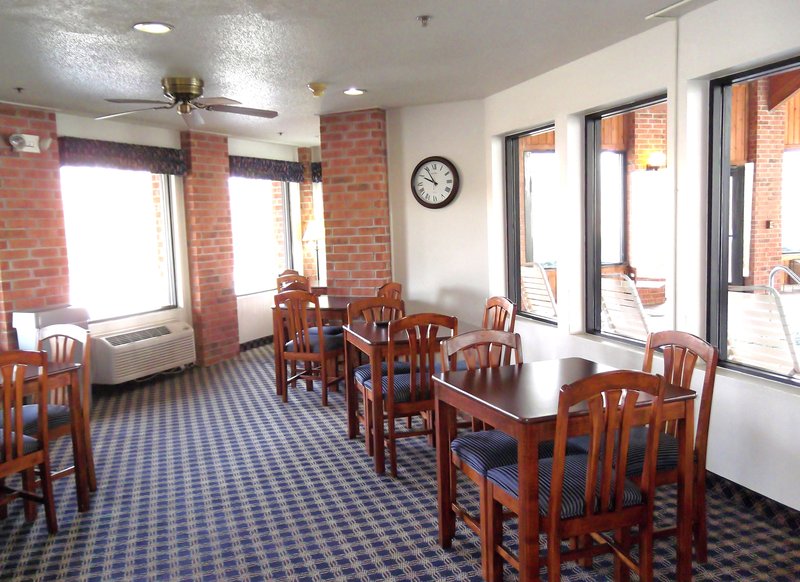 Country Hearth Inn - Fulton, MO