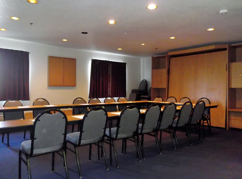 Country Hearth Inn - Fulton, MO