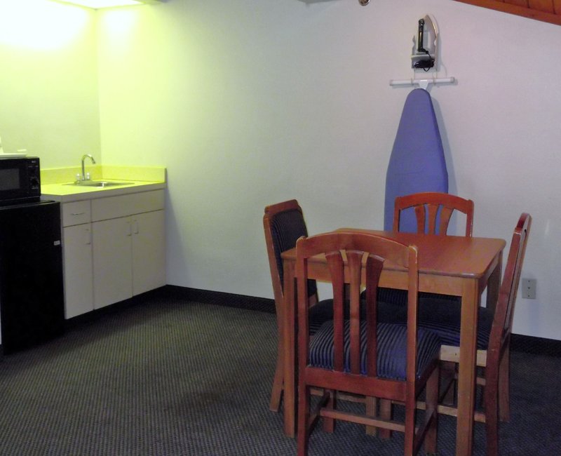 Country Hearth Inn - Fulton, MO