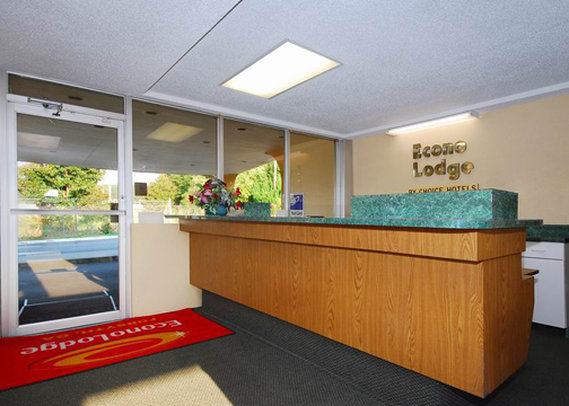 Econo Lodge - Forsyth, GA
