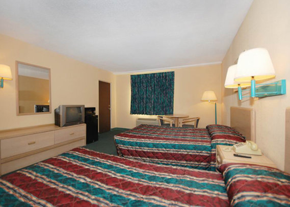 Econo Lodge - Forsyth, GA