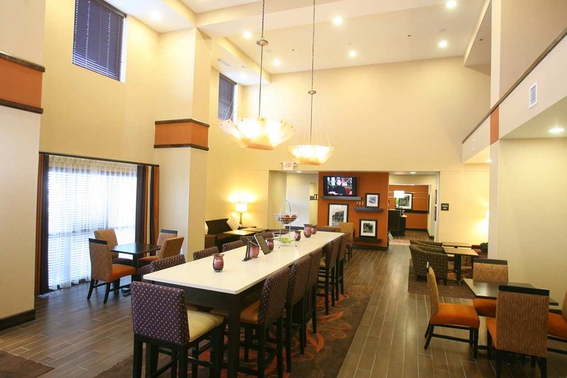 Hampton Inn-Fargo - Fargo, ND