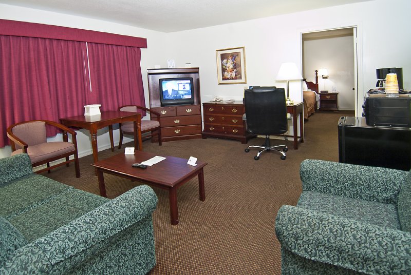 Americas Best Value Inn & Suites - Sikeston, MO