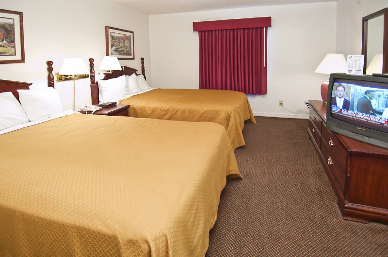 Americas Best Value Inn & Suites - Sikeston, MO